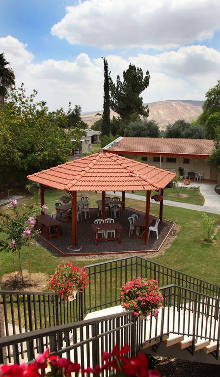 Shaar Hagolan Kibbutz Country Lodging Hotel Exterior foto